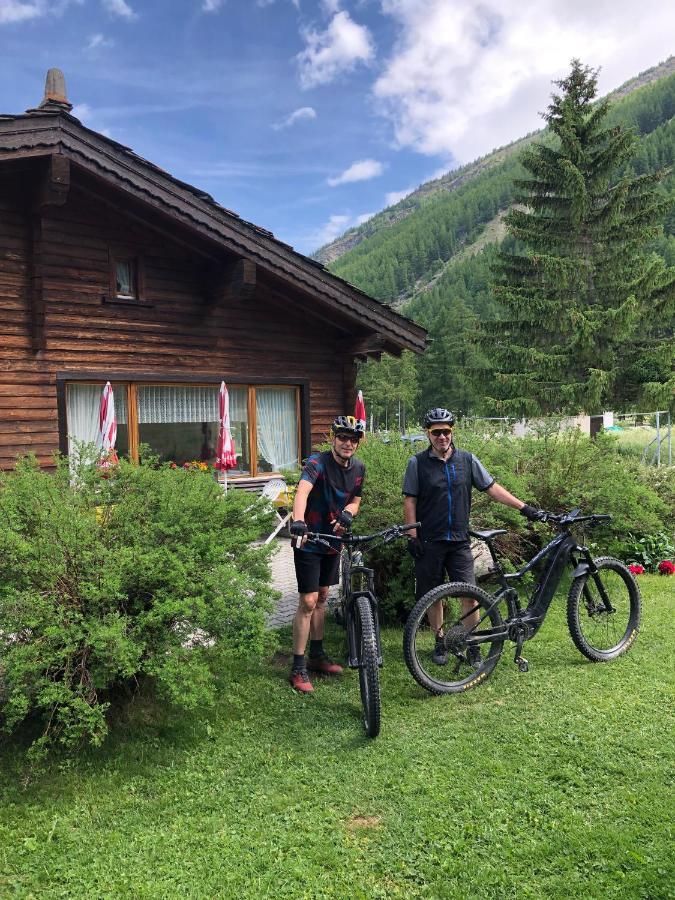 Hotel Adler Saas-Grund Esterno foto