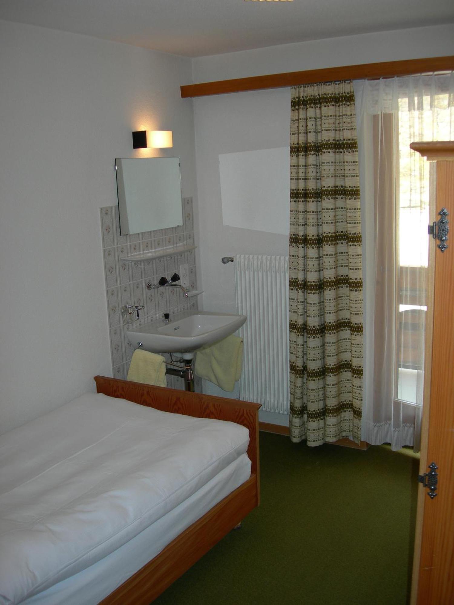 Hotel Adler Saas-Grund Esterno foto